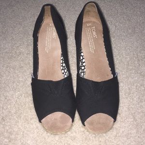 Toms black wedges!